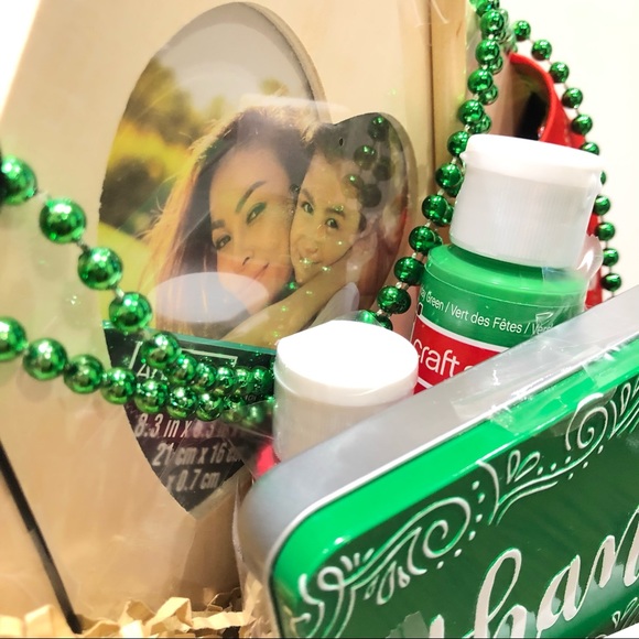 Small Festive Hand-curated Basket, pre-wrapped in cellophane - Picture 7 of 10